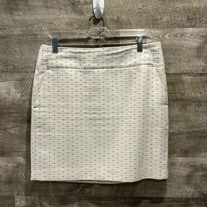 Ann Taylor lined Polka Dot Skirt W/ Pockets in a blend Cotton/Polyester/Rayon.